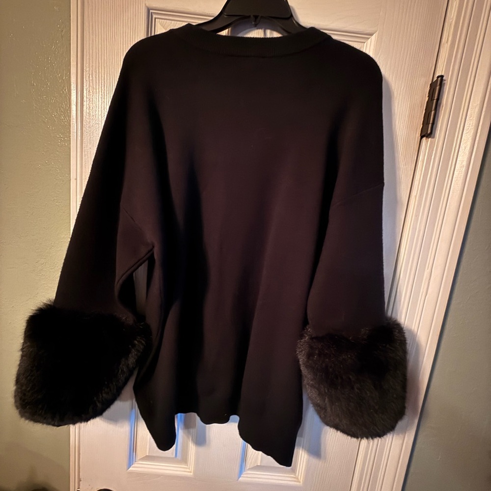 Saks Fifth Avenue Black Sweatshirt with Faux Fur Cuffs